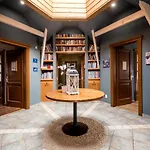 Private With Indoor Pool بودابست