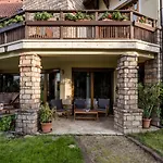 Private With Indoor Pool بودابست