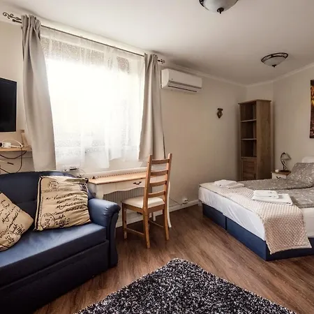 Villa Private With Indoor Pool Boedapest