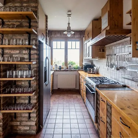 Private With Indoor Pool Вилла Будапешт